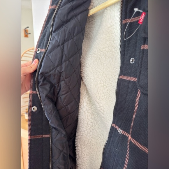 Levis Sherpa Plaid Shacket Jacket - Picture 4 of 6